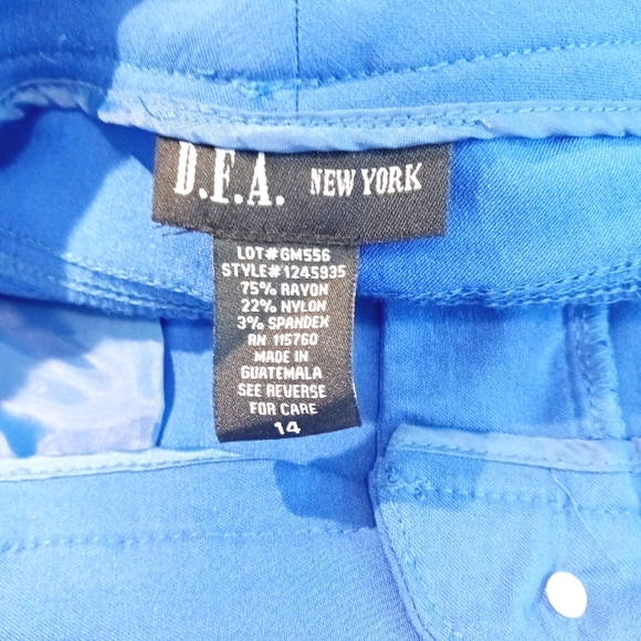 D.F.A New York Blue Cropped Jeggings SZ 14 EUC - Picture 6 of 6